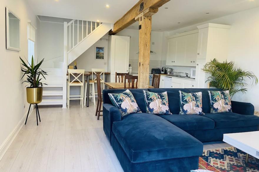 Stylish & Rural Country Cottage