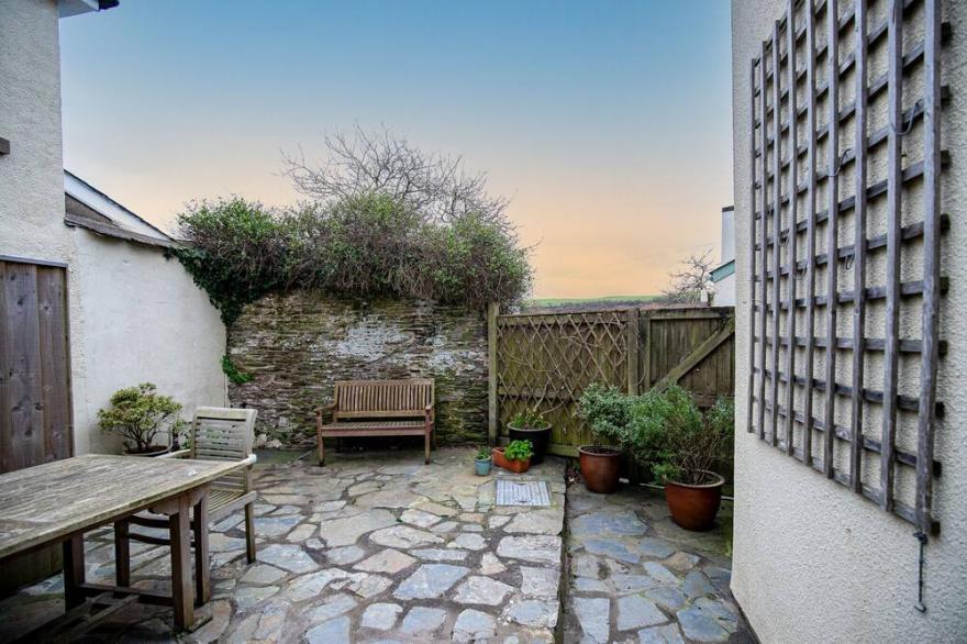 Old Shop Cottage a charming cottage in the picturesque beach village of Bantham.