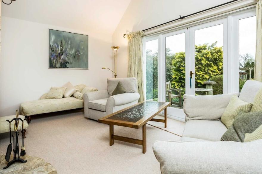 Cosy holiday cottage for 2 in the Cotswolds - Twigs