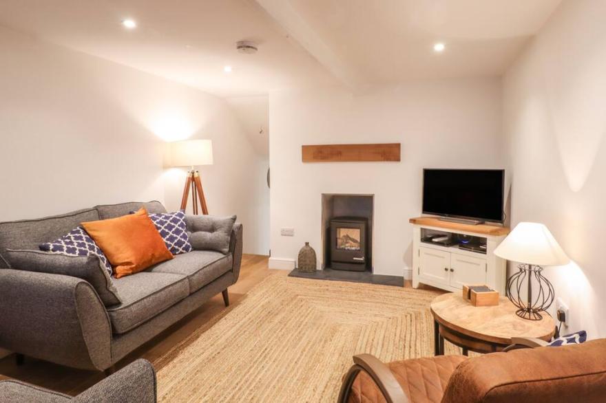 CHURCH COTTAGE, family friendly, with a garden in Chagford