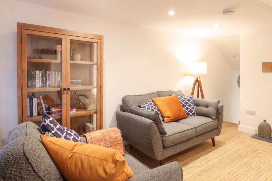 CHURCH COTTAGE, family friendly, with a garden in Chagford