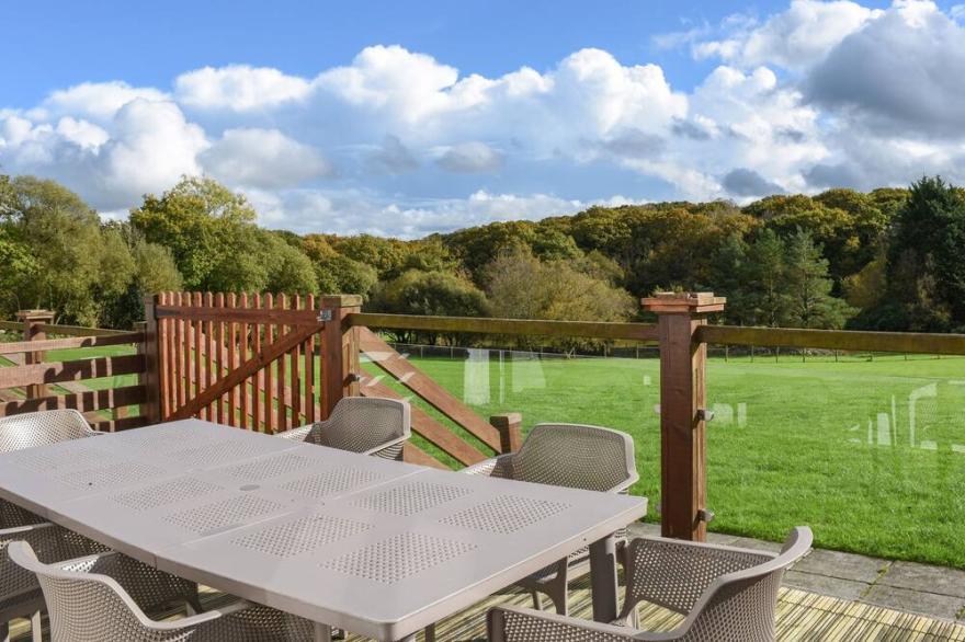 HOLLY COTTAGE, pet friendly, with a garden in Halwill Junction