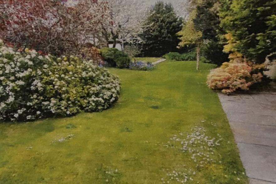 Spacious, Stylish House - 500 yards to the sea front