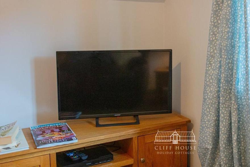 One bedroomed holiday cottage that sleeps up to 2, with off road car parking and shared indoor pool