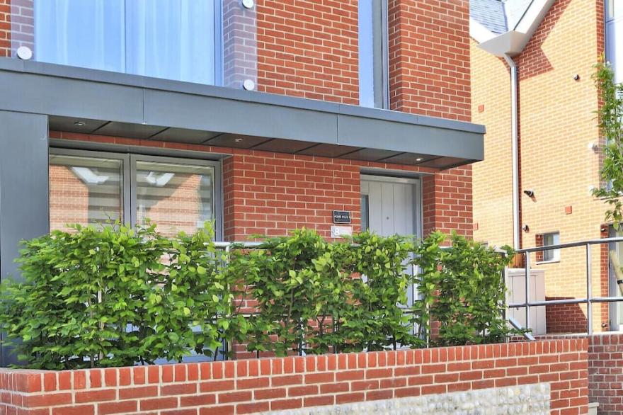 Ons Huis - Two Bedroom House, Sleeps 4