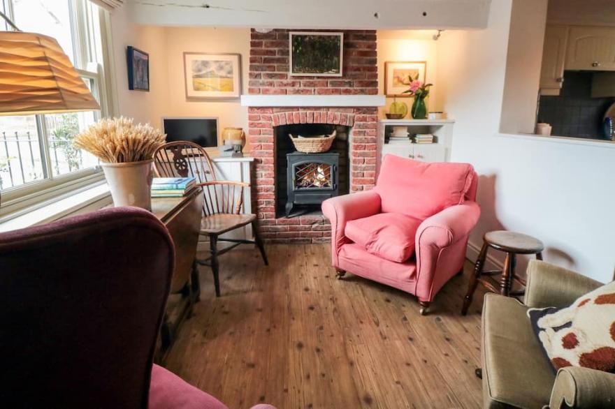 5 COLLEGE SQUARE, pet friendly in Stokesley