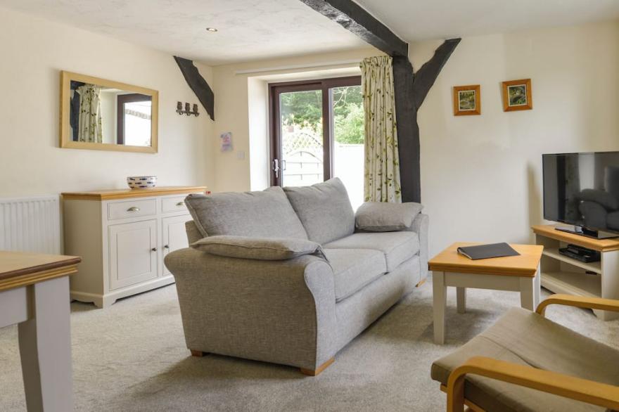 SHANNON, pet friendly, country holiday cottage in Halwill Junction