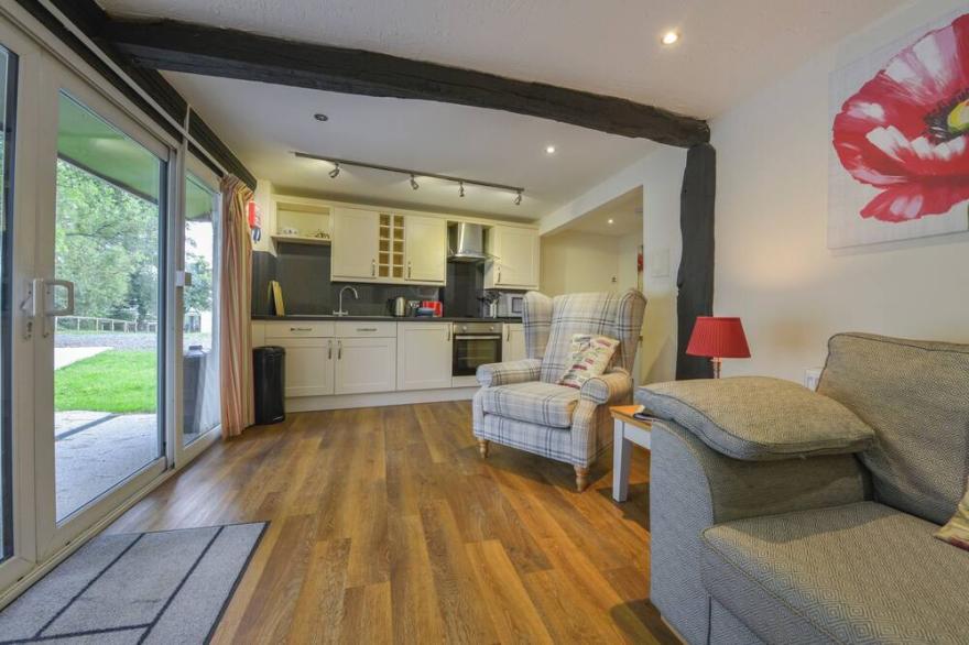 STABLE COTTAGE, pet friendly, with a garden in Halwill Junction