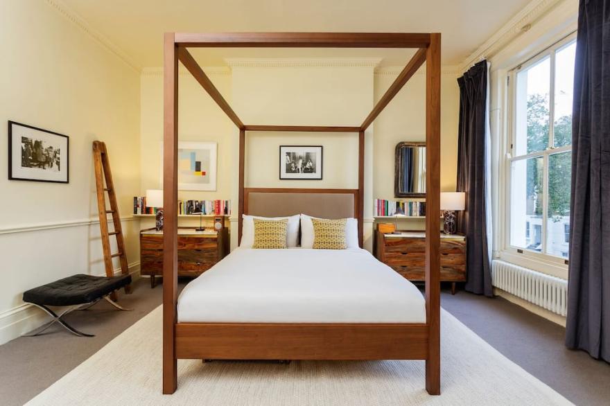 A Room with a Hue, by Veeve