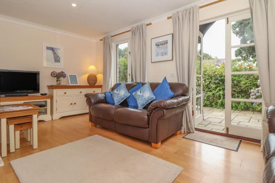DEJA BLUE, pet friendly, with a garden in Falmouth