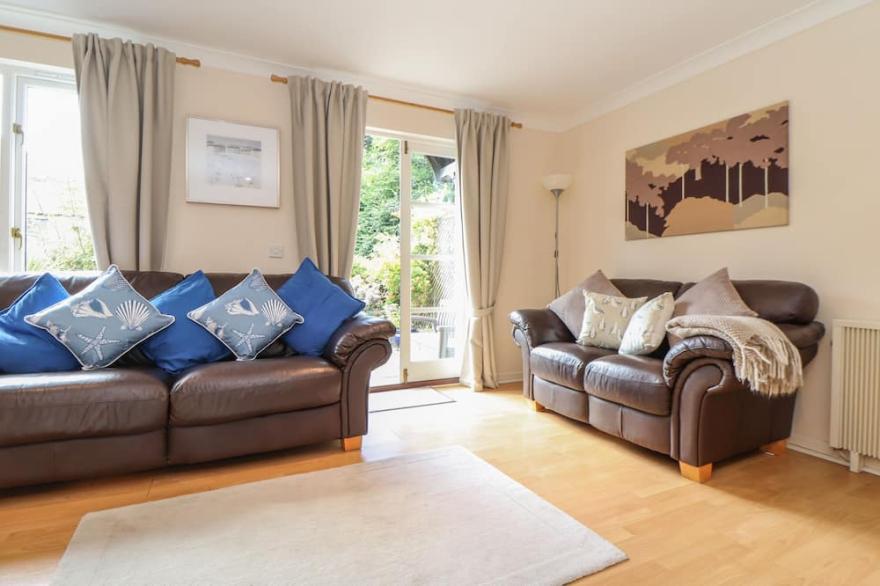 DEJA BLUE, pet friendly, with a garden in Falmouth