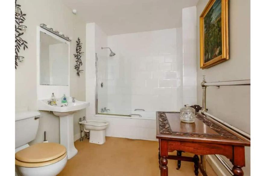Large country house perfect for family or friends.