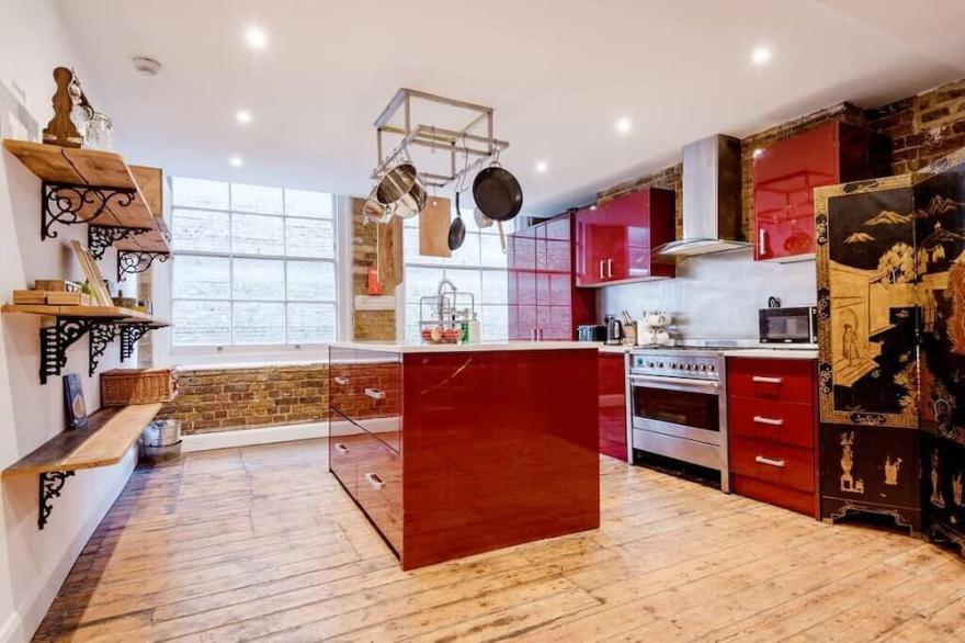 Penthouse Loft apartment with superb roof terrace in the heart of Shoreditch