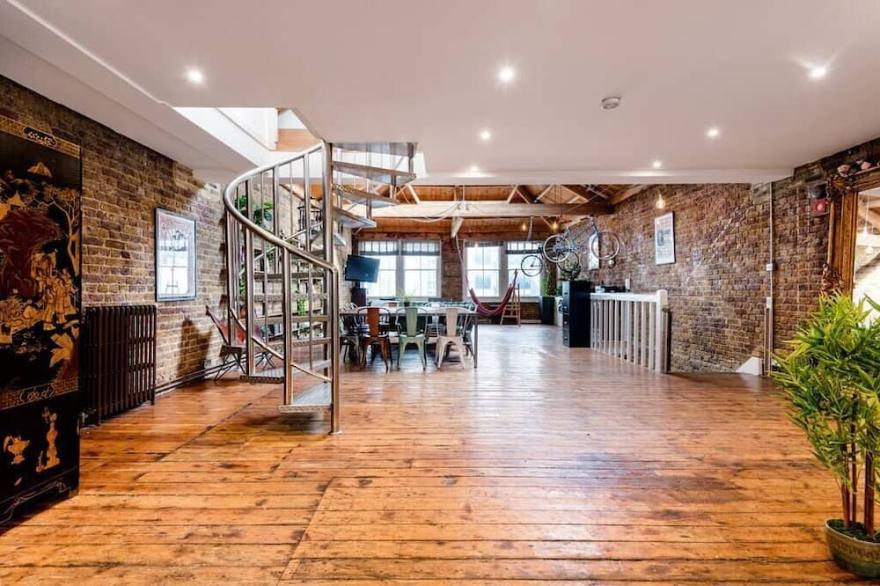 Penthouse Loft apartment with superb roof terrace in the heart of Shoreditch