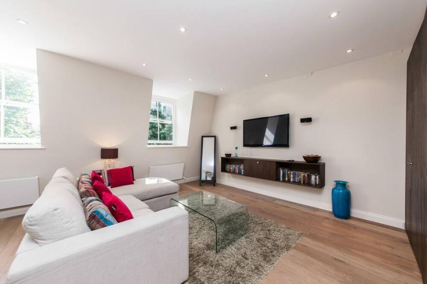 Luxury Highly Functional Notting Hill Flat, Ideal for Singles/Couples
