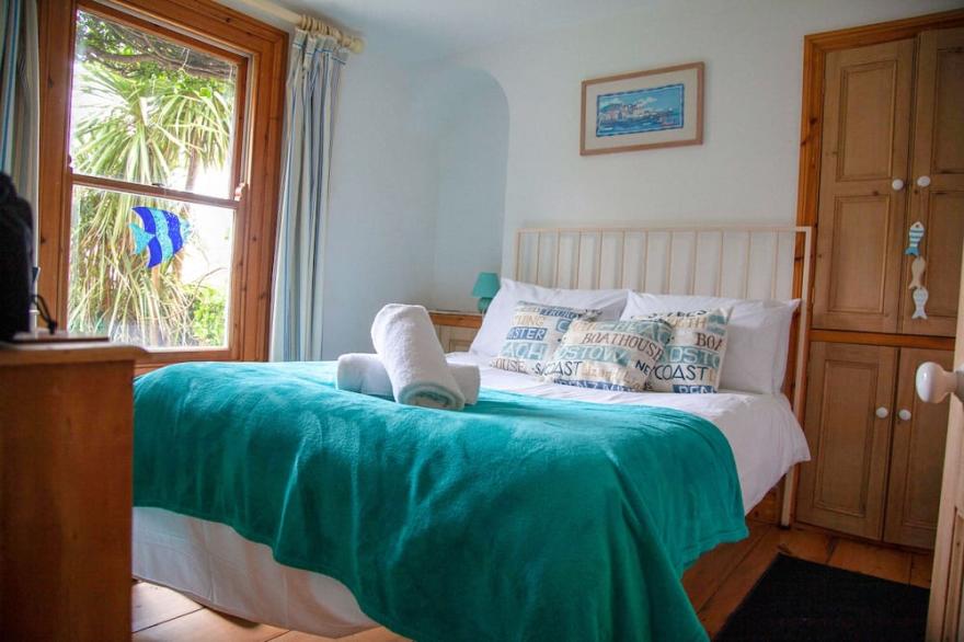 Admiral Cottage : boutique garden home with sea views throughout, sleeps 6