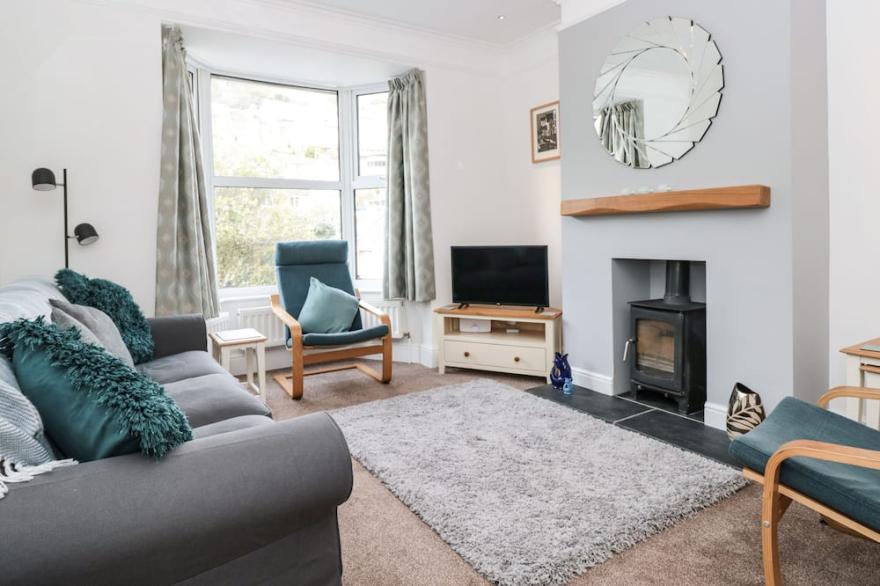 HILLSIDE, pet friendly, with open fire in Dartmouth