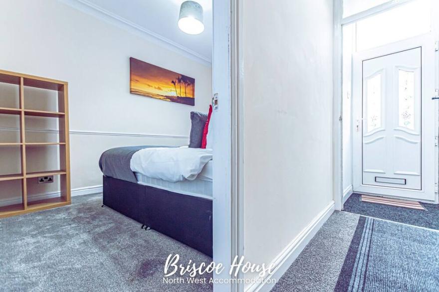 ✔3BR House✔Briscoe✔For Families&Contractors✔ StreetParking✔FreeWIFI