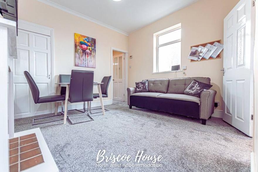 ✔3BR House✔Briscoe✔For Families&Contractors✔ StreetParking✔FreeWIFI