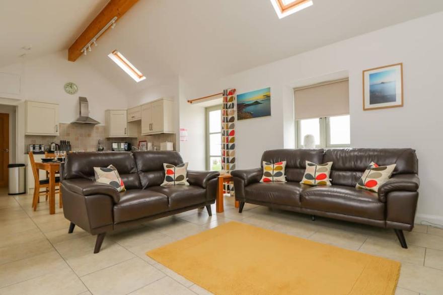 PEN TEWAN, family friendly, character holiday cottage in Sennen