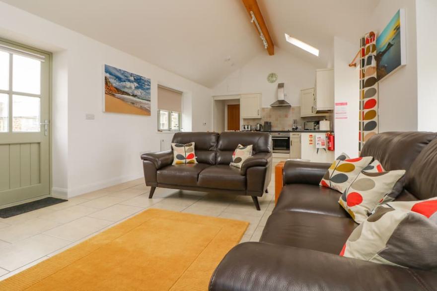 PEN TEWAN, family friendly, character holiday cottage in Sennen