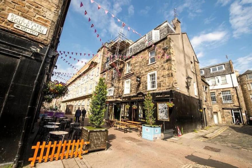 Perfect Location! Charming Rose St Apt for Couples
