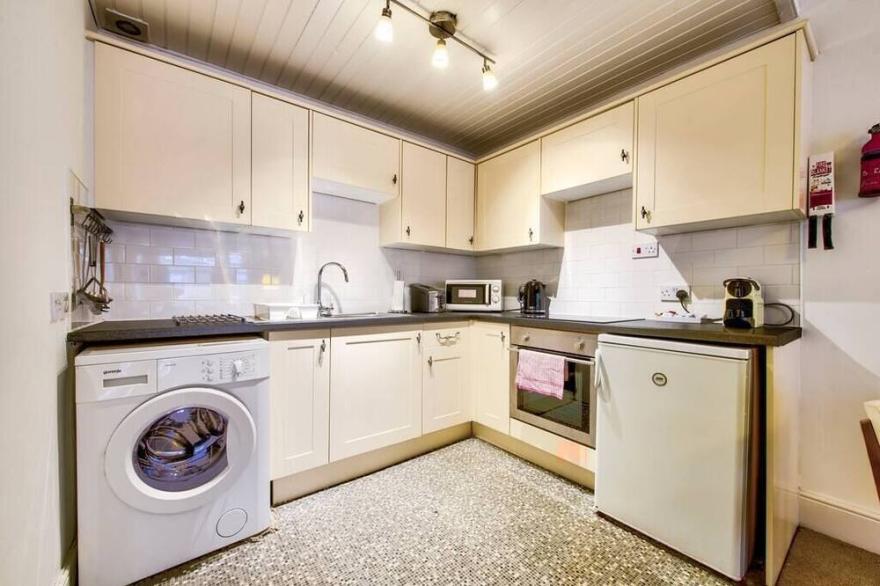 Perfect Location! Charming Rose St Apt for Couples