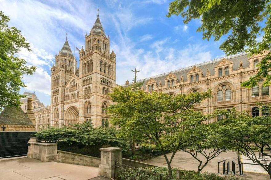 First Class 1 Bedroom Apartment for up to 4 in Kensington 540