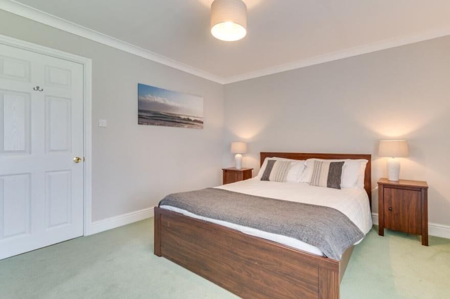 Salem - Five Bedroom House, Sleeps 11