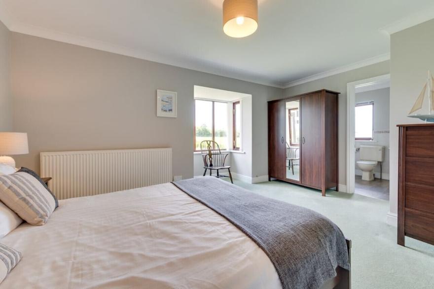 Salem - Five Bedroom House, Sleeps 11