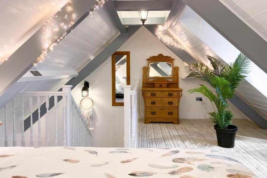 Converted Barn with Superb Sea and Countryside Views