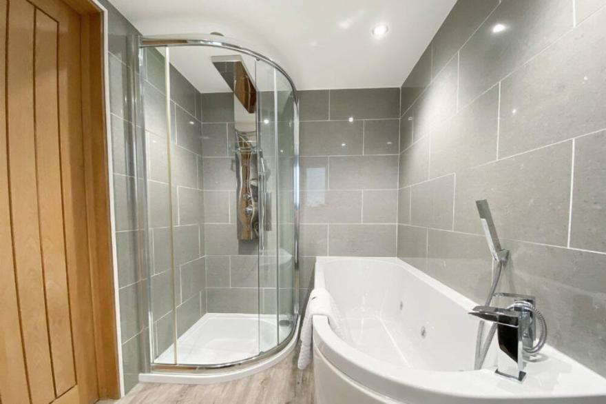 Converted Barn with Superb Sea and Countryside Views
