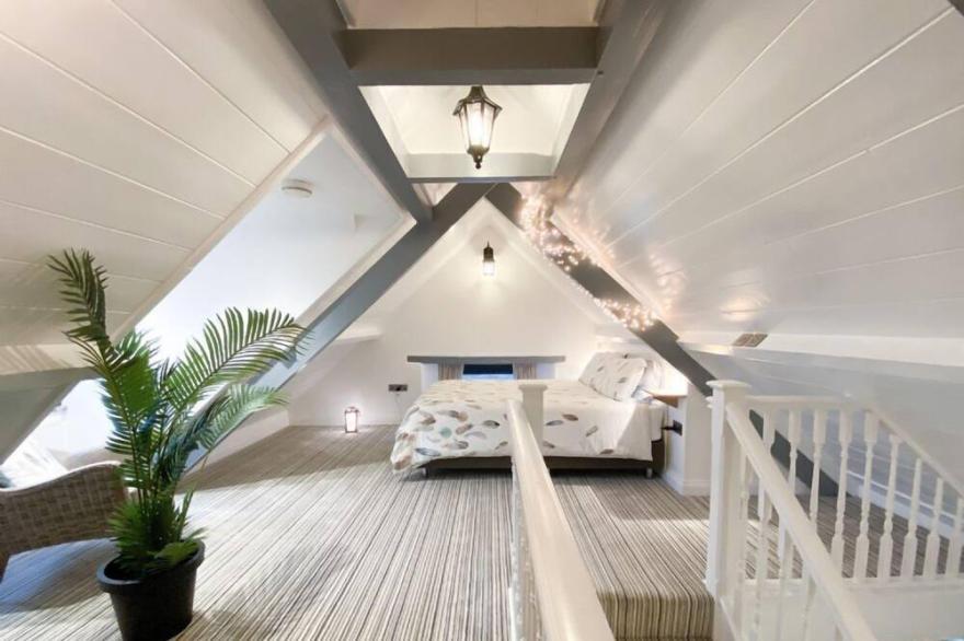 Converted Barn with Superb Sea and Countryside Views