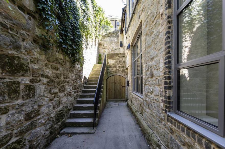 PILGRIM’S LOFT, family friendly, character holiday cottage in Ventnor