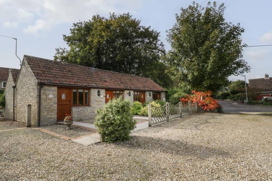 THE PADDOCK, romantic, with a garden in Wookey