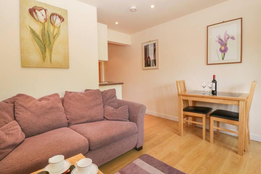THE PADDOCK, romantic, with a garden in Wookey