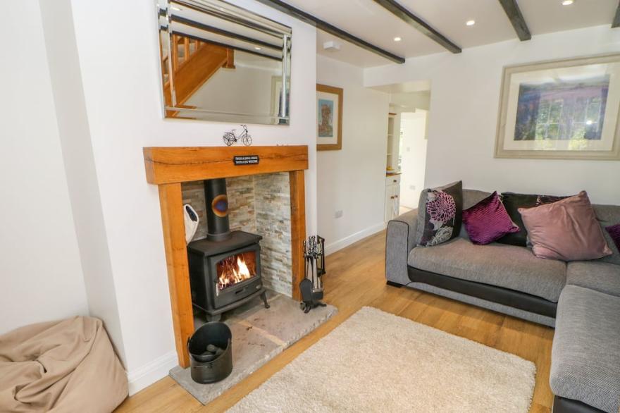 2 WEST HASWICKS, pet friendly, character holiday cottage in Westgate
