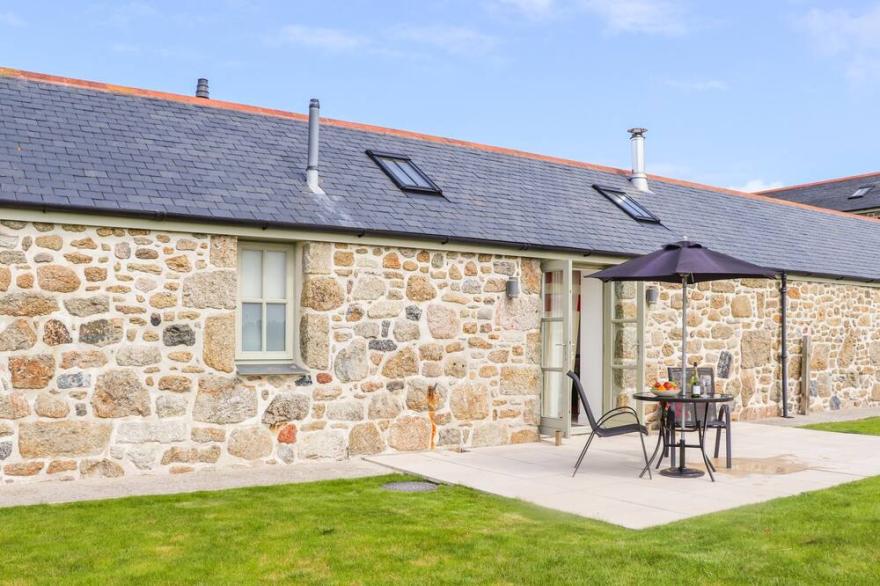 AN GARTH, family friendly, character holiday cottage in Sennen