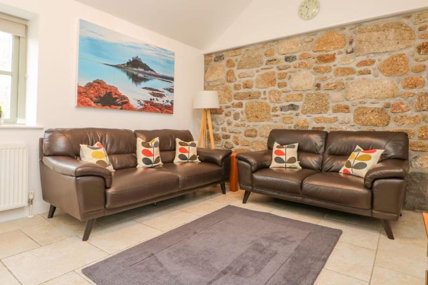 AN GARTH, family friendly, character holiday cottage in Sennen
