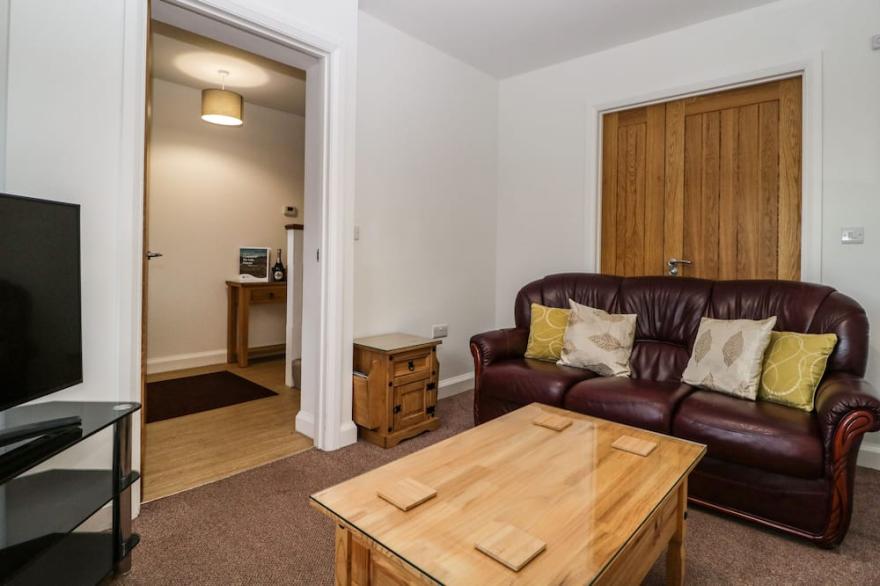 WOODVILLE COTTAGE, pet friendly, with a garden in Cockermouth