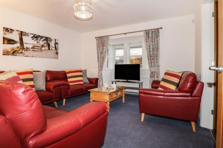 WOODVILLE COTTAGE, pet friendly, with a garden in Cockermouth