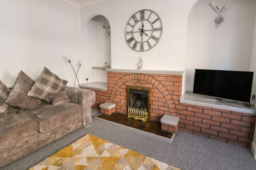 SALLY'S BERTH, family friendly, with a garden in Scarborough