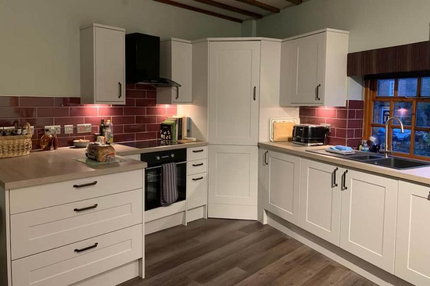 The Carriage House. Sleeps 24. York 6m.