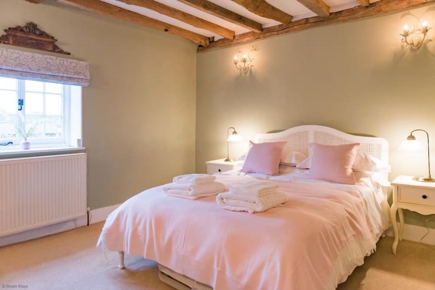 Old Post Office -  ideal for couples, wonderful location, hot tub