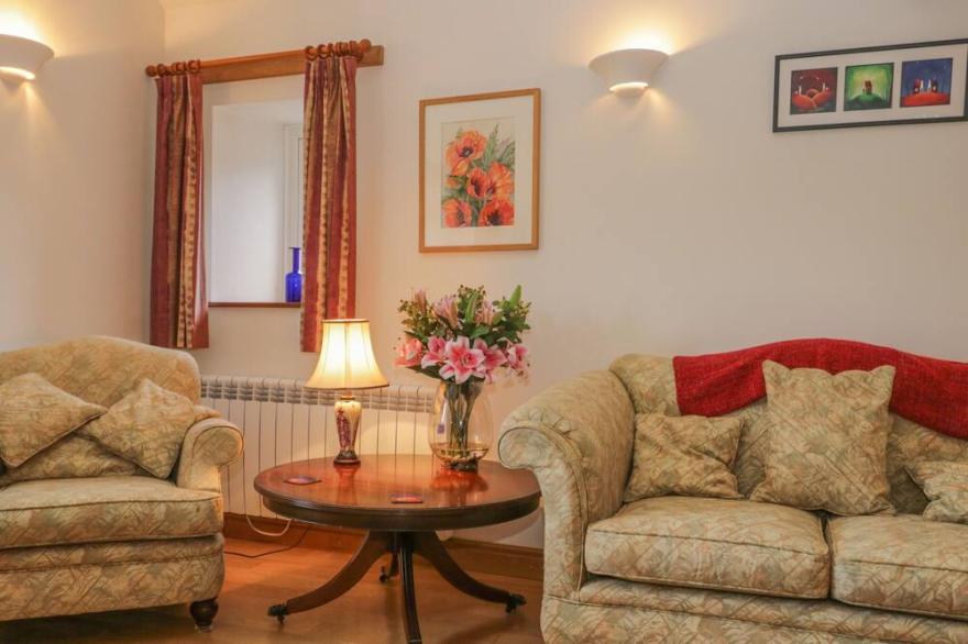 DRUMLINS, pet friendly, character holiday cottage in Lowick Green