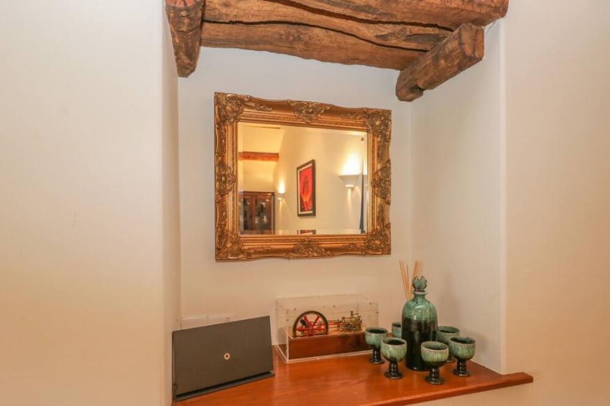DRUMLINS, pet friendly, character holiday cottage in Lowick Green