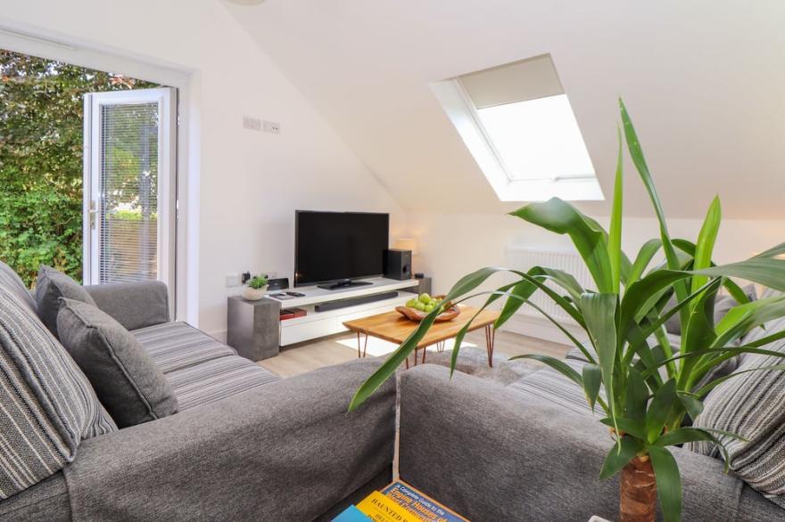 THE CREST, family friendly, with a garden in Helston