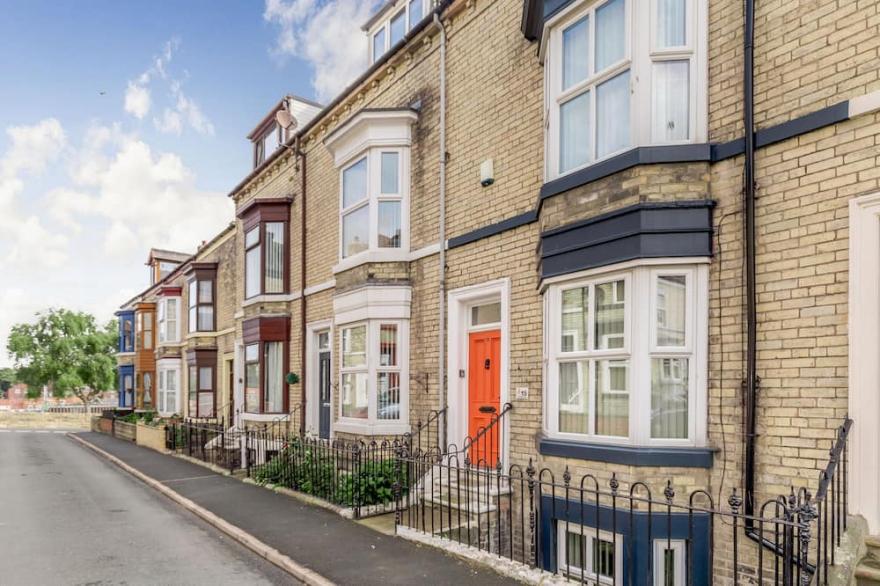 SALTY FOX, pet friendly, character holiday cottage in Whitby