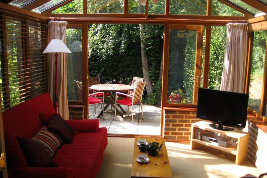 SELF CATERING en-suite STUDIO APARTMENT ACCOMMODATION