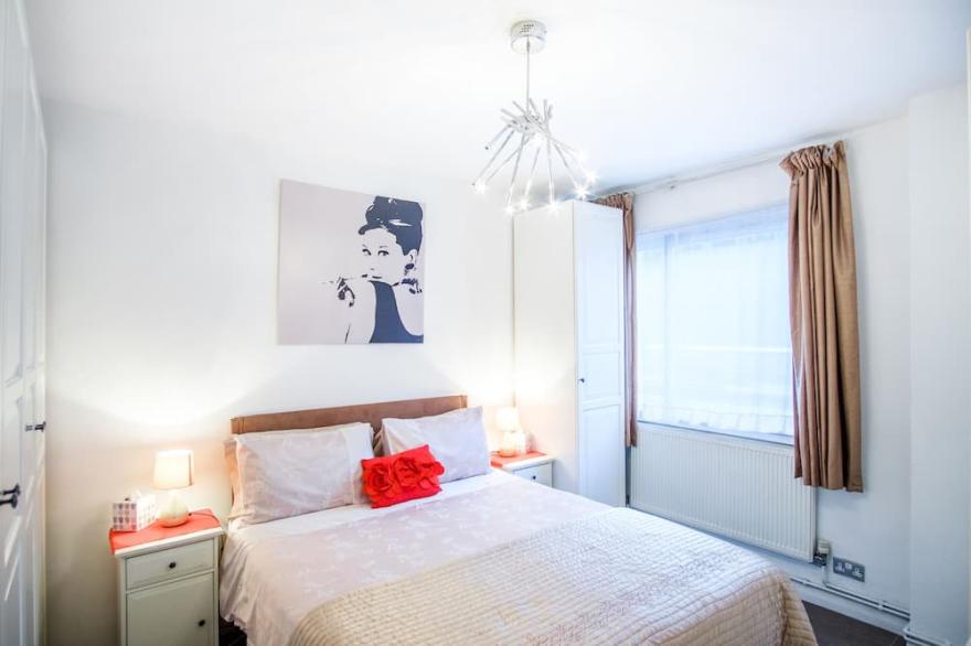 Stylish Quality 1 Double bed Flat - Super Central